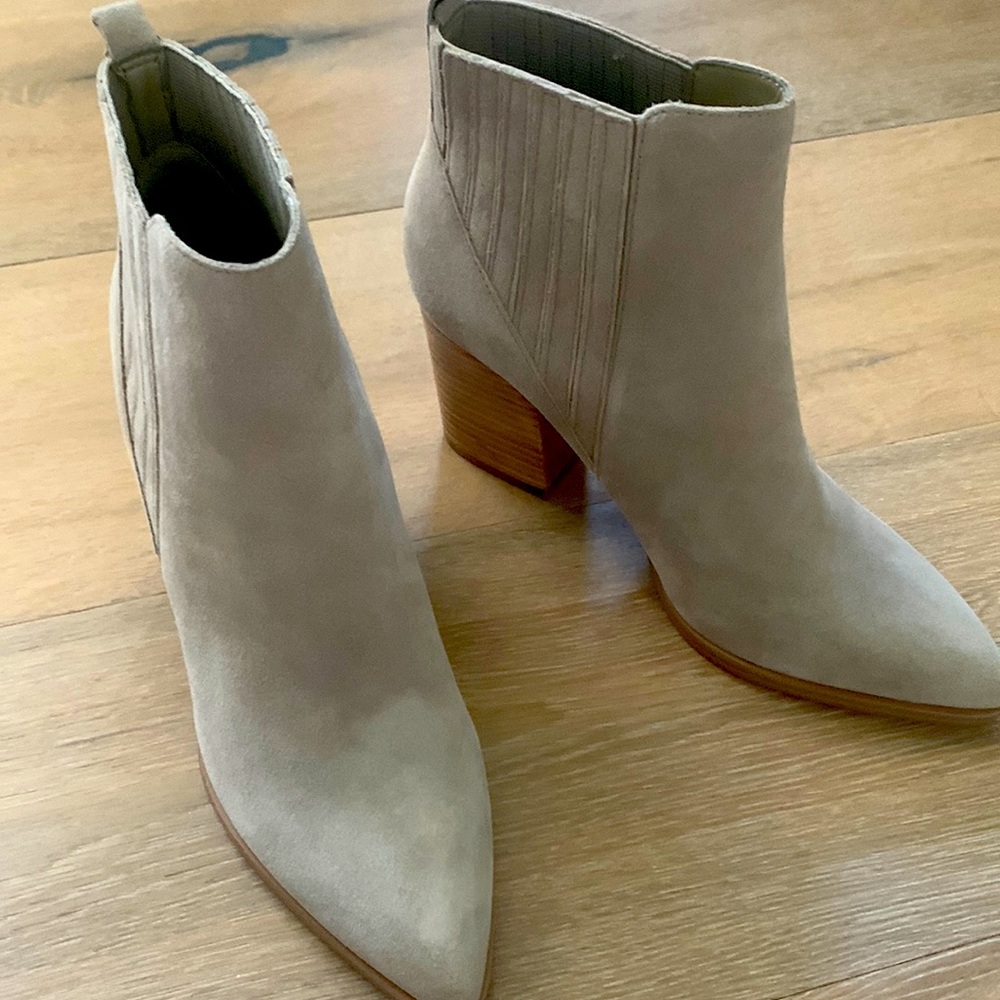 Marc fisher brand new light grey boots